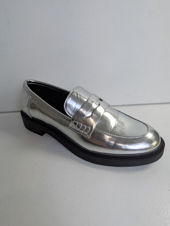 a new day Shoes - A New Day Women's Jordan Loafer Flats with Memory Foam Insole Silver Sz 8.5 EUC